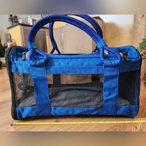 Roverlund Out-of-Office Pet Carrier